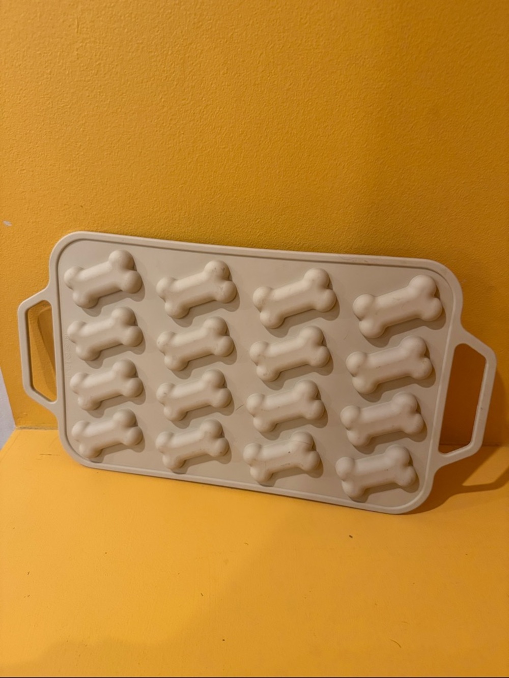 Bone-Shaped Silicone Treat Mold Tray – Cream Dog Treat Maker